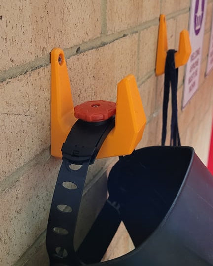Kraftiga väggkrokar för förkläden, hjälmar och tung utrustning