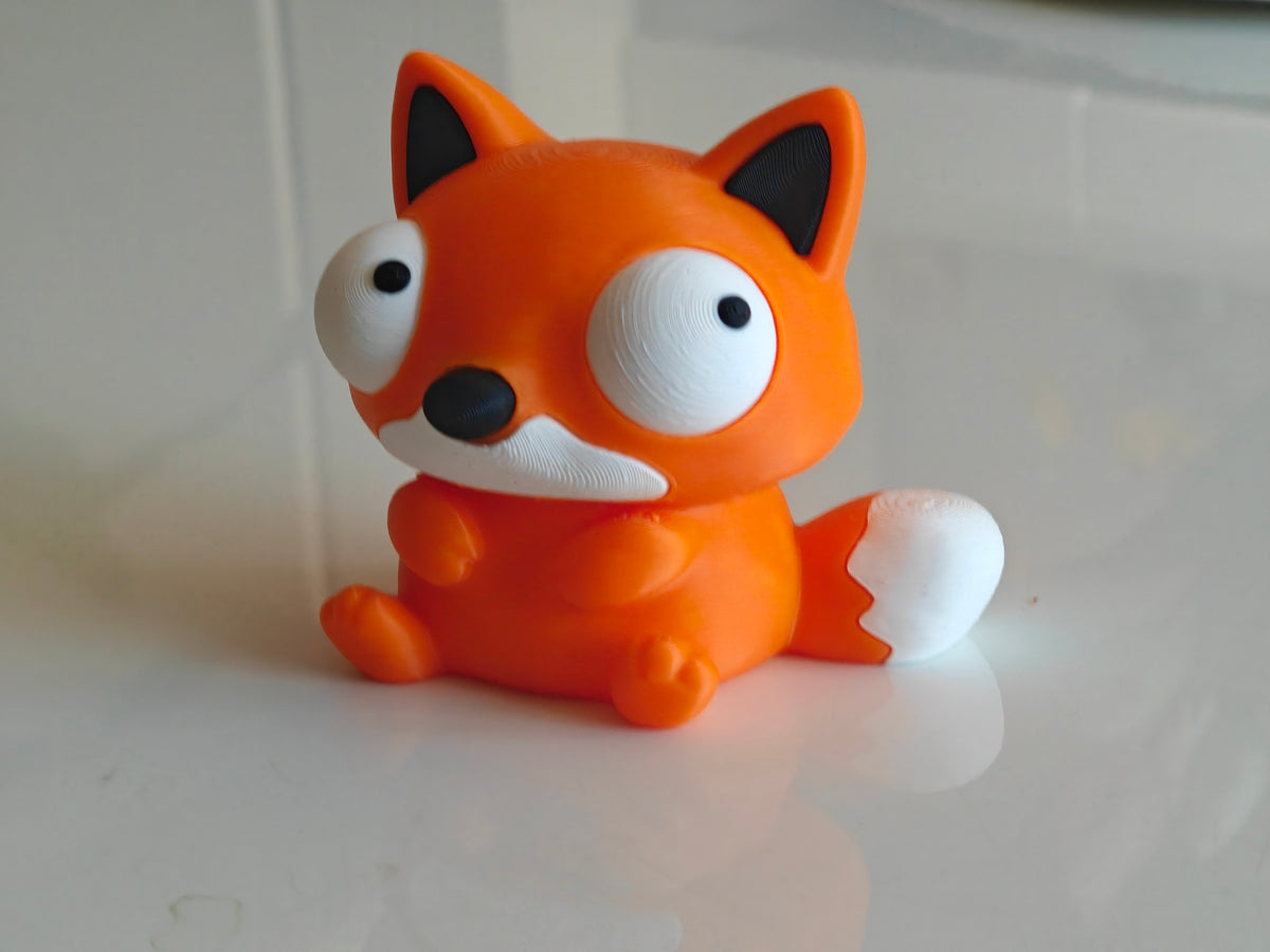 Närbild av Foxies vridbara googlyögon med olika roliga uttryck