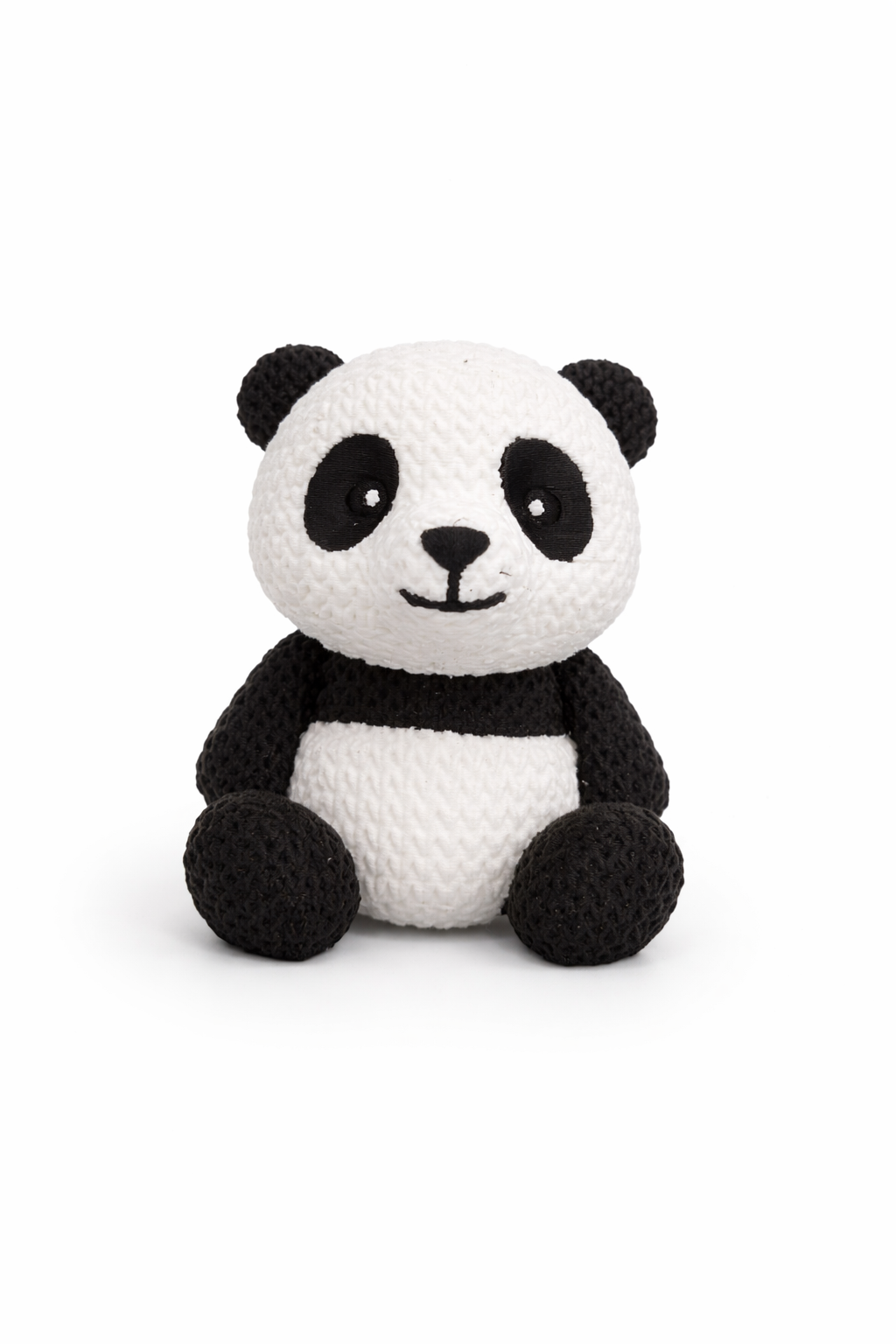 Pandafigur sedd från sidan på en trähylla