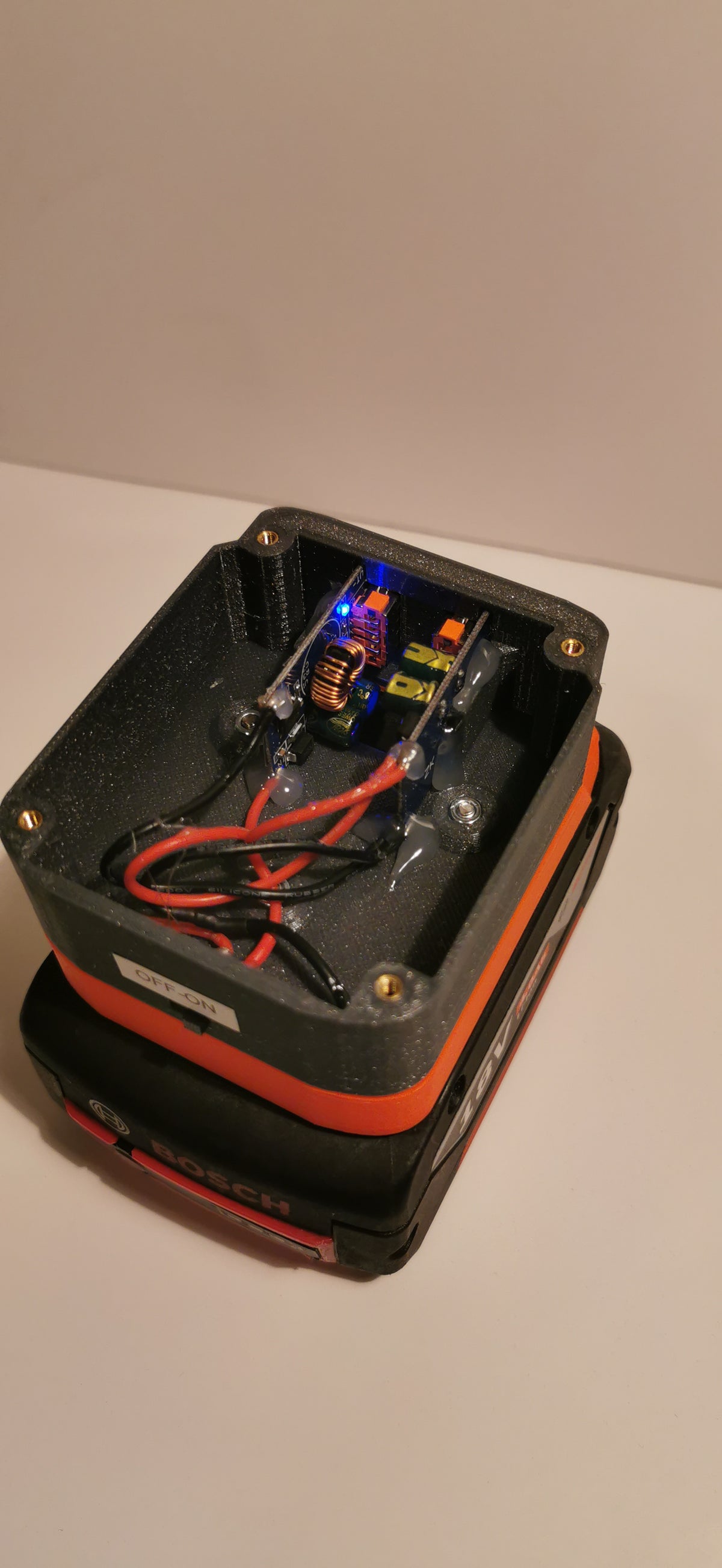 Bosch 18V USB-laddadapter – ladda dina enheter på plats