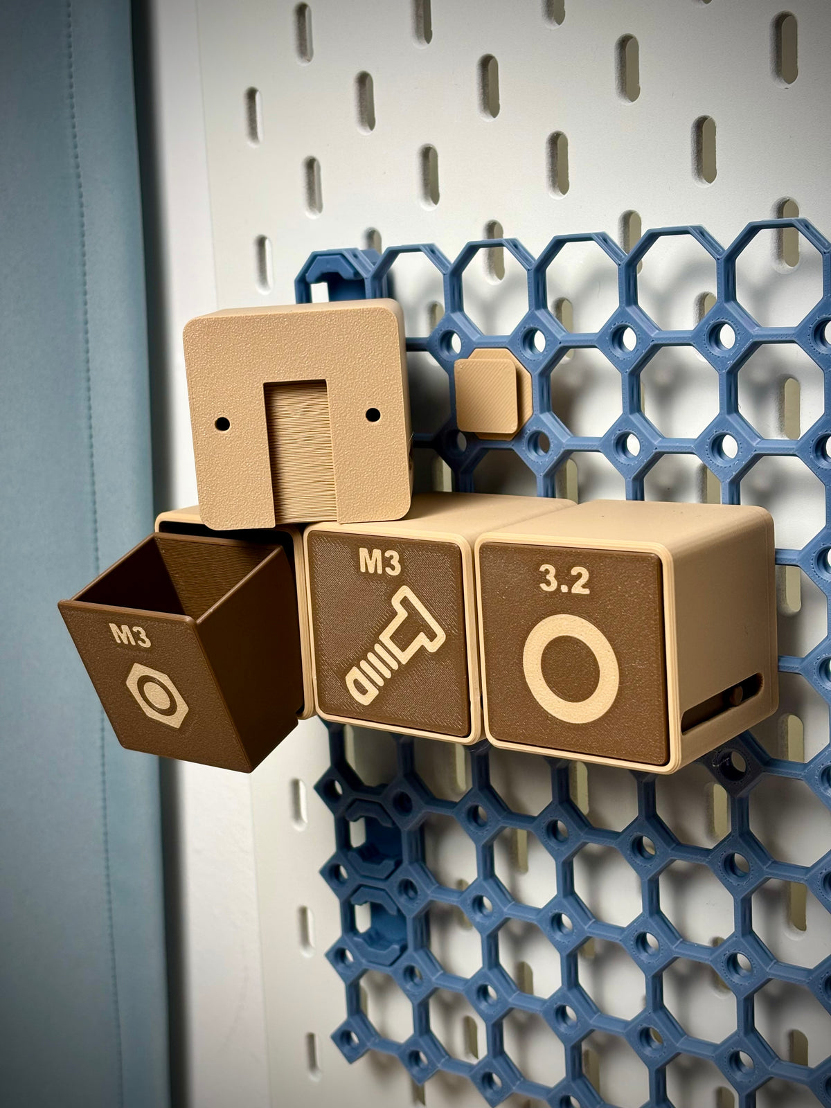 Tipplåda för Multiboard – push-push-förvaring för skruvar