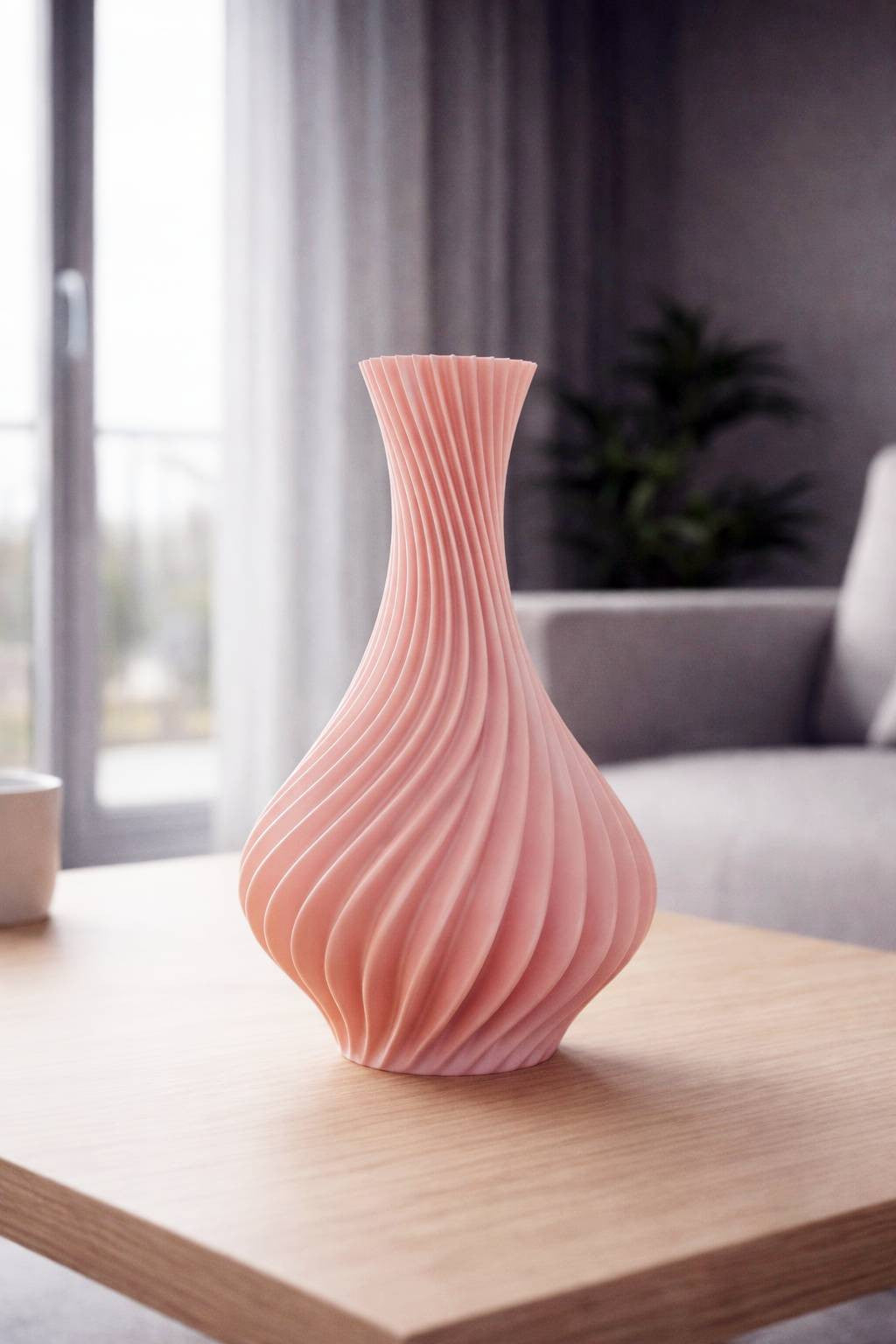 Elegant rosa spiralvas, 20 cm hög, med modern vriden räfflad design