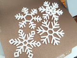 Set med 4 underlägg formade som snöflingor