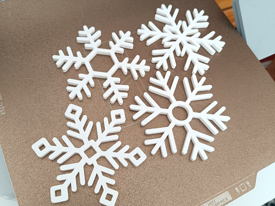 Set med 4 underlägg formade som snöflingor