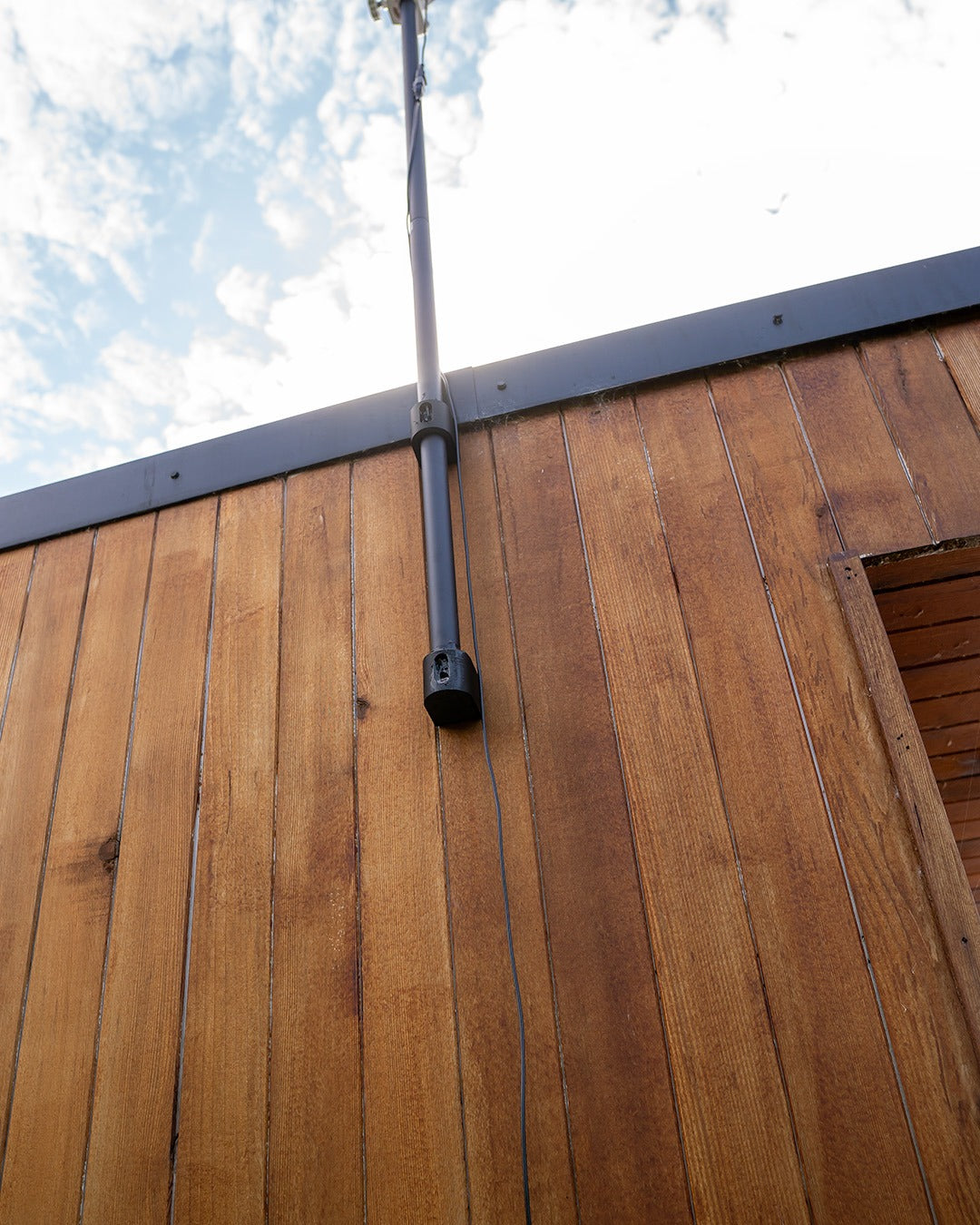 Väggfäste för RTK-antennen till Mammotion Luba