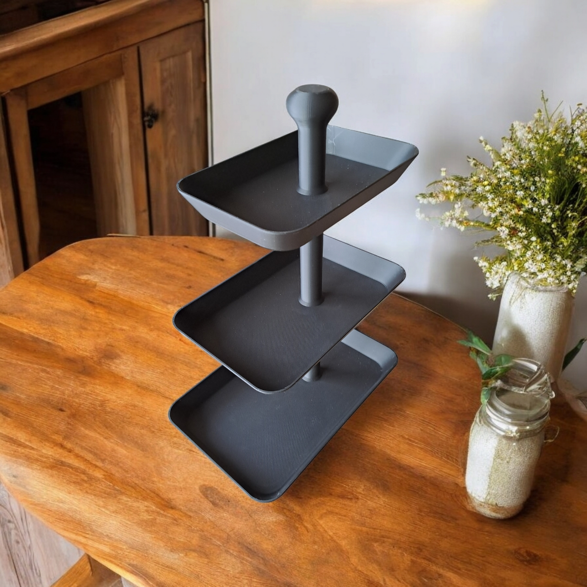 Detalj av expanderbar skåra i botten av serveringsbrickan