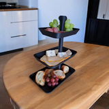 Rektangulärt serveringsfat i tre våningar med staplade plan i vitt