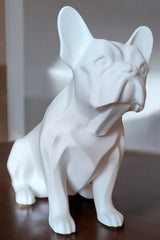 Minimalistisk skulptur av en fransk bulldogg i profil med realistiska proportioner och rena linjer