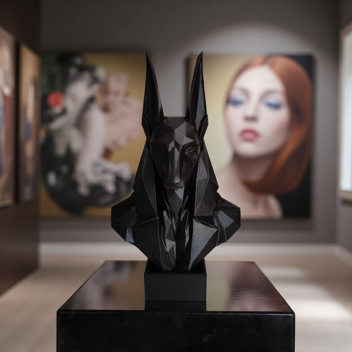 Detalj av Anubis profil och huvudbonad med kantiga low poly-ytor