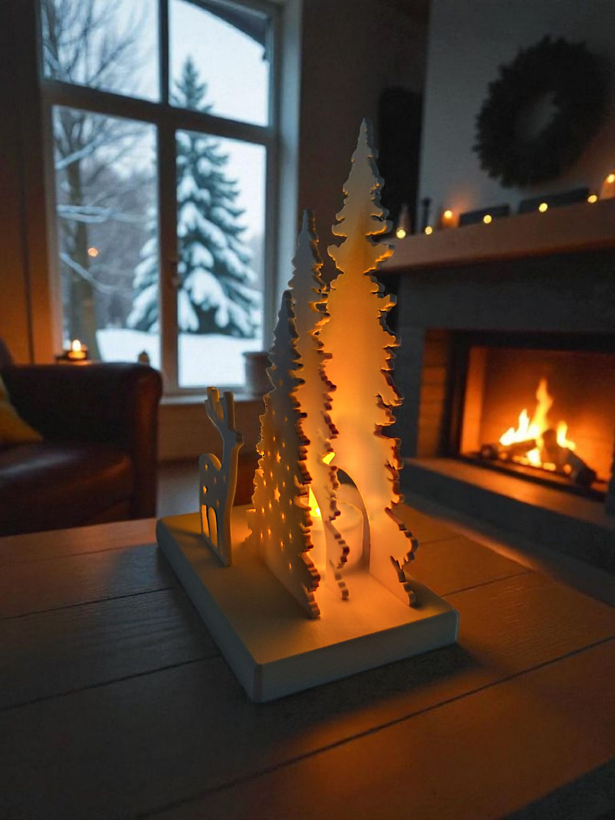 Närbild av juldekorationens värmeljusfack och siluettkant