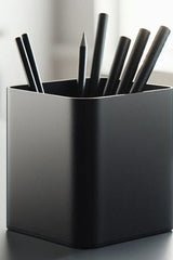 Minimalistisk pennhållare med ren cylindrisk form, närbild