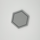 Närbild av det sexkantiga glasunderläggets kant med ren geometri
