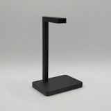 Minimalistiskt hörlursställ med gamingheadset på ett modernt kontorsskrivbord