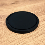 Slätt runt minimalistiskt underlägg sett ovanifrån, ren geometri och matt yta
