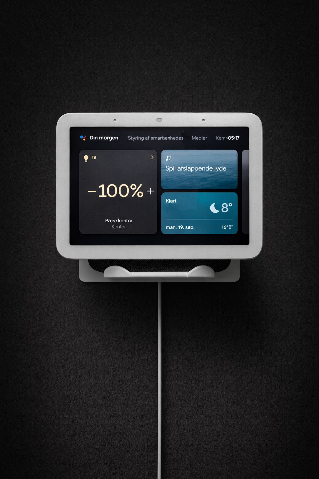 Väggfäste för Google Nest Hub – vinklat och platsbesparande