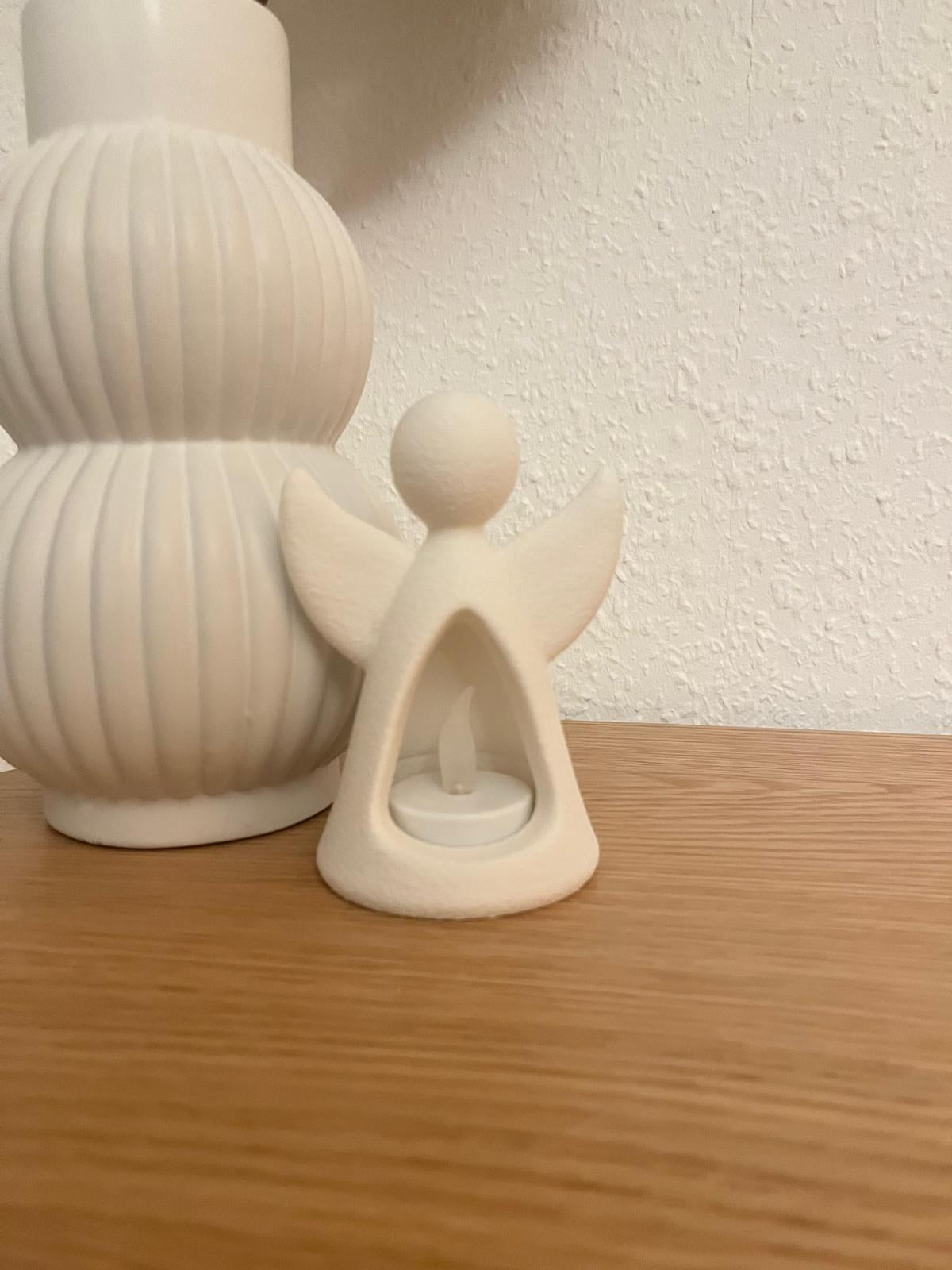 Ängelfigur med LED-värmeljus som lyser inifrån