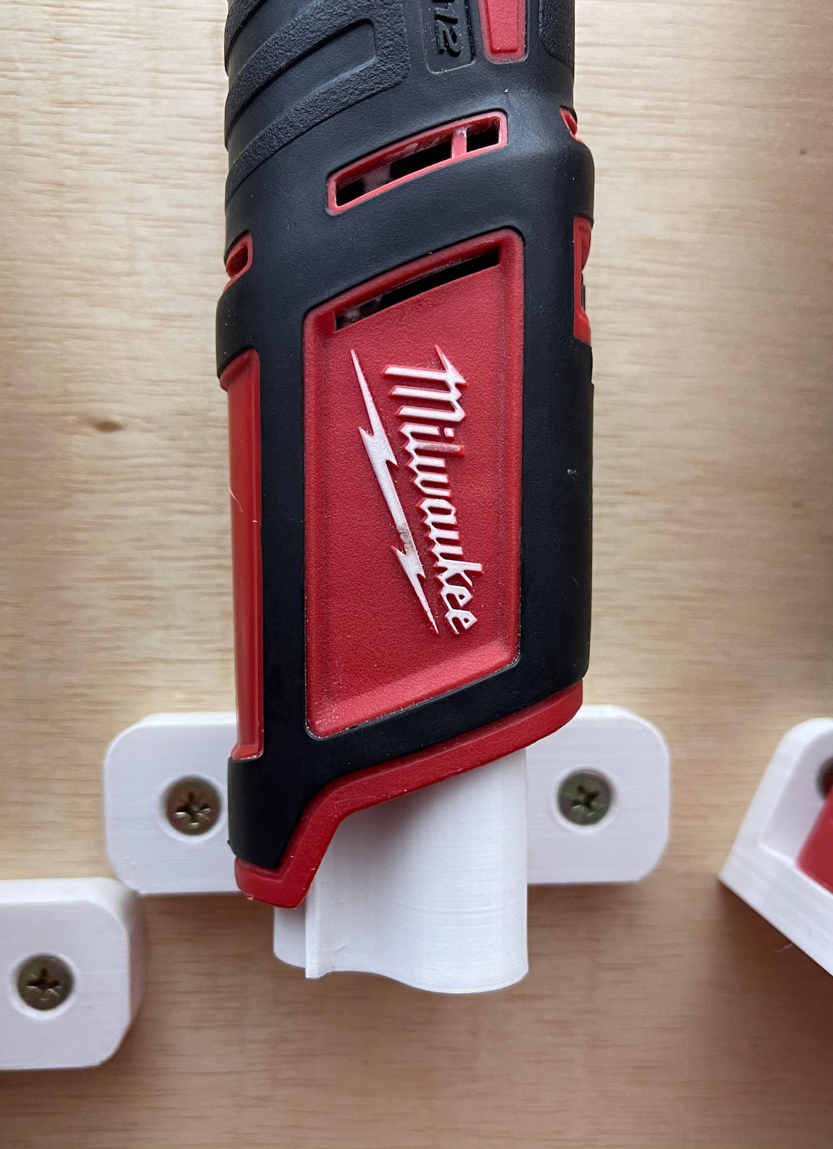 Väggfäste för Milwaukee M12 för förvaring av verktyg sida vid sida