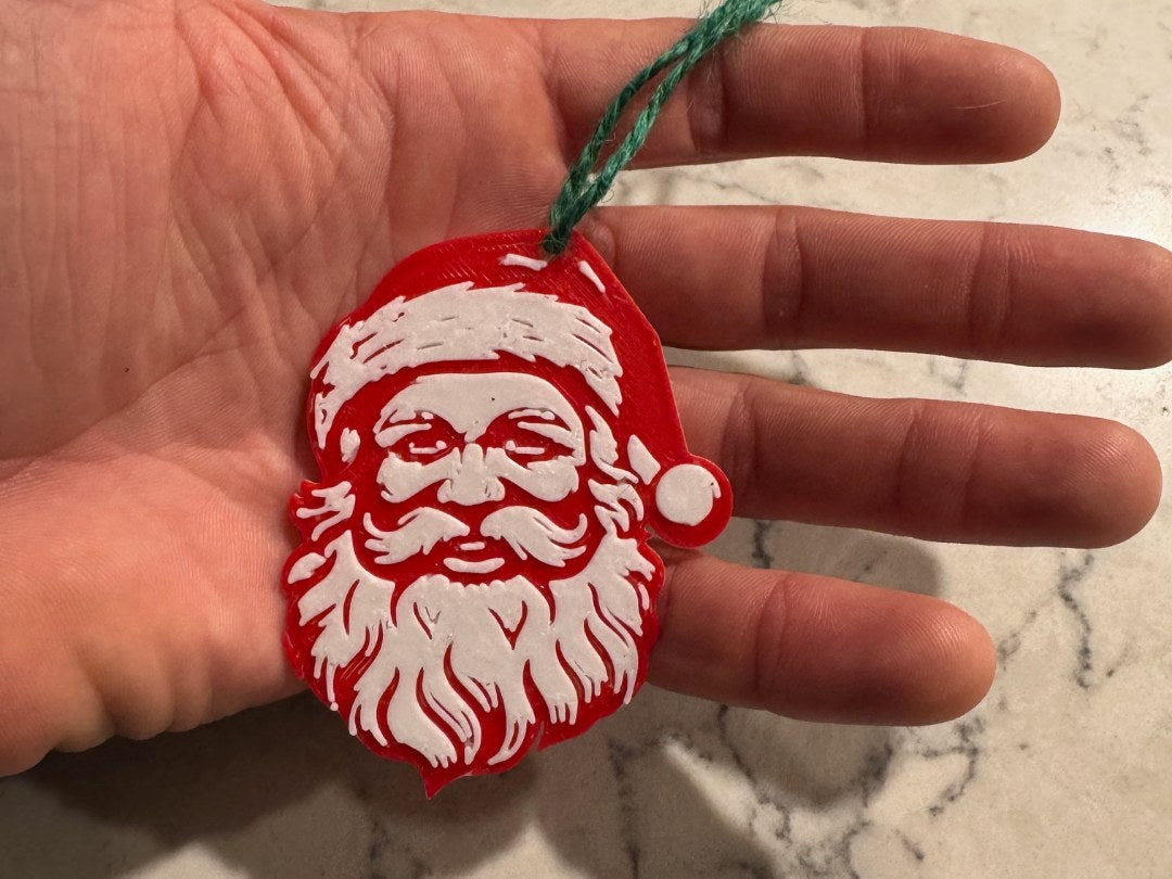 Presentetikett med klassisk jultomte