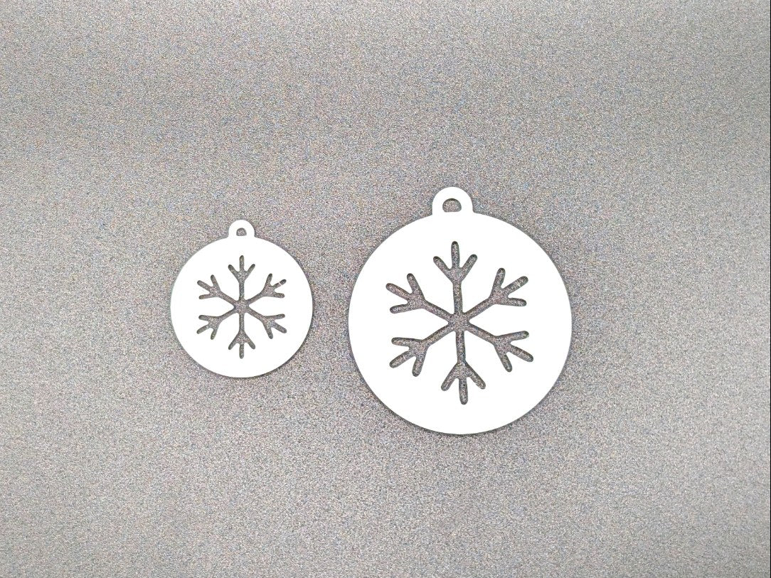 Presentetikett med utskuren snöflinga