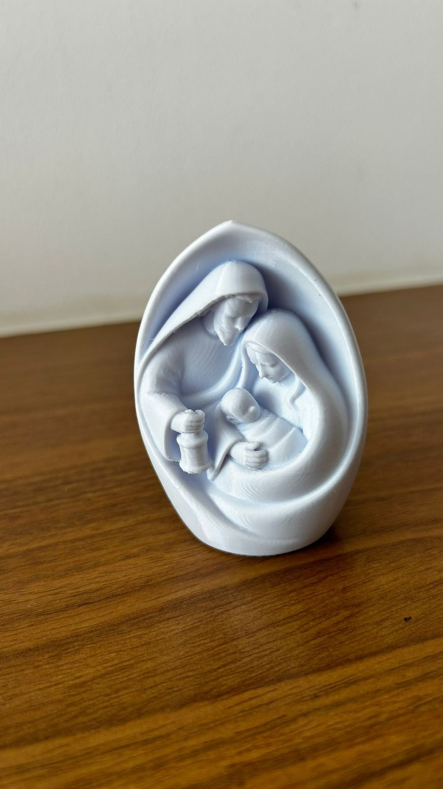 Julkrubba med den heliga familjen – minimalistisk figur