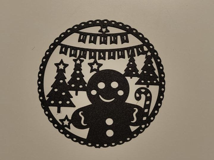 Pepparkaksgubbe i siluett som julig väggdekoration