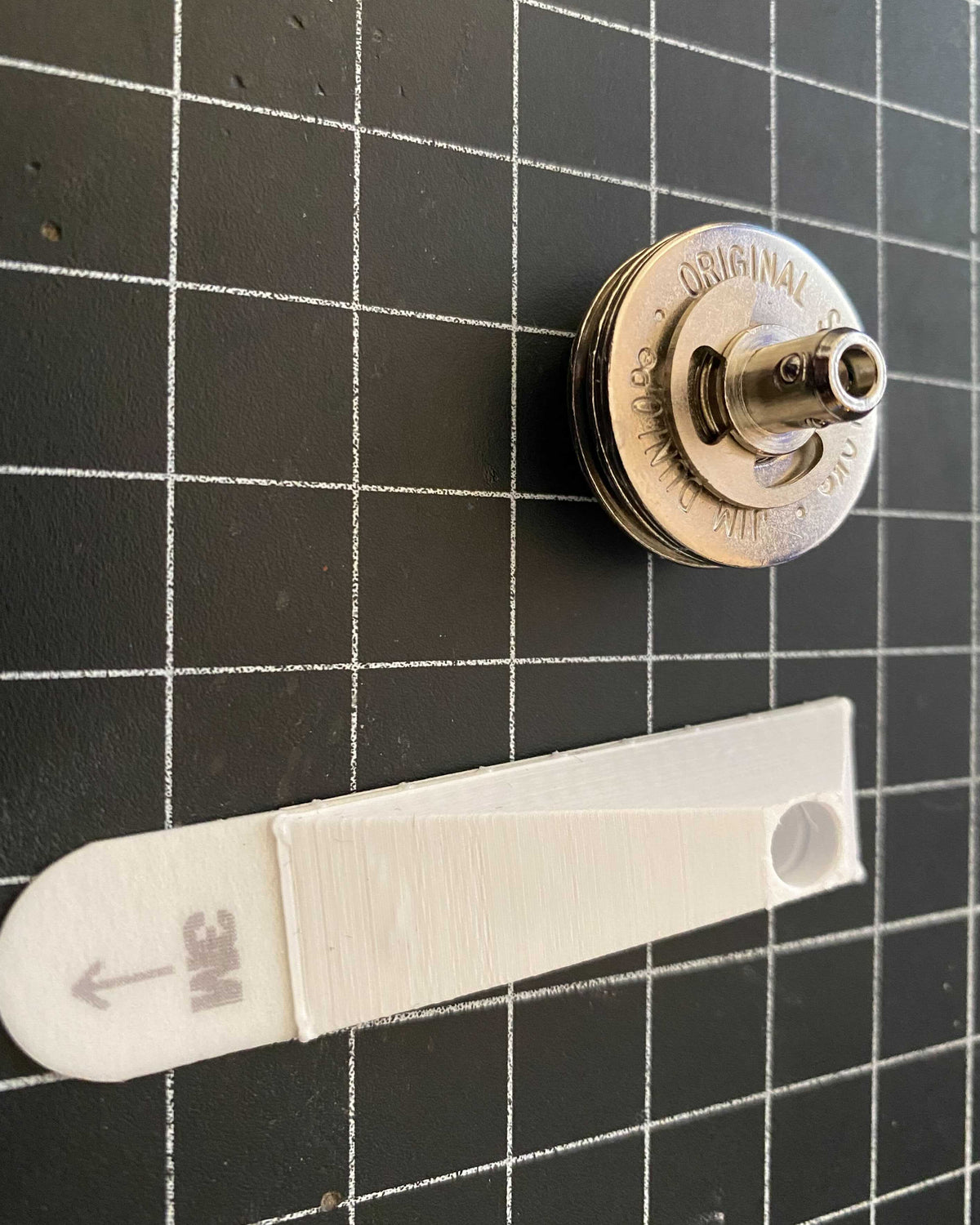 Hängare för gitarrband med docka för Dunlop-bandlås