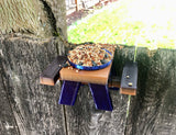 Ekorrmatare formad som ett picknickbord – för montering på staket