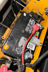 Batterifäste med kamlås till Cub Cadet ZT1 ZT2 – reservdel