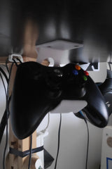 Hållare för Xbox-handkontroll under skrivbordet – prydlig gamingmiljö