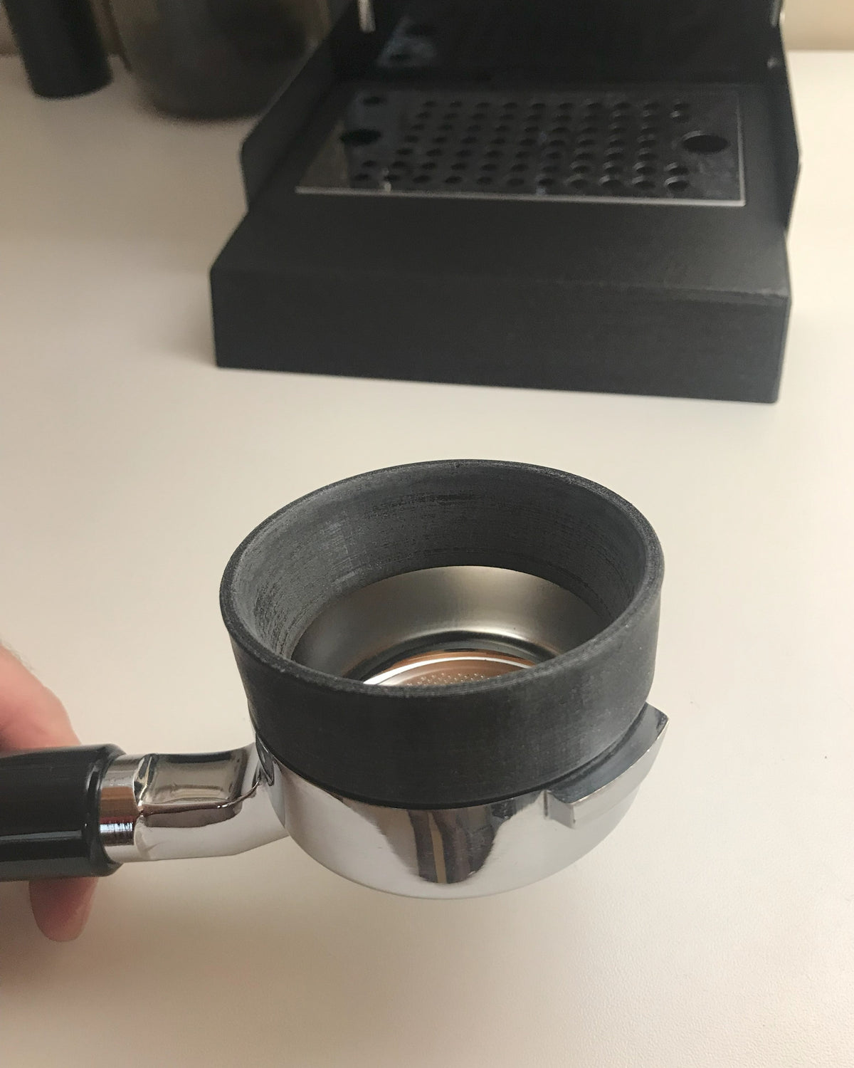 58 mm doseringstratt för espresso – exakt och utan spill
