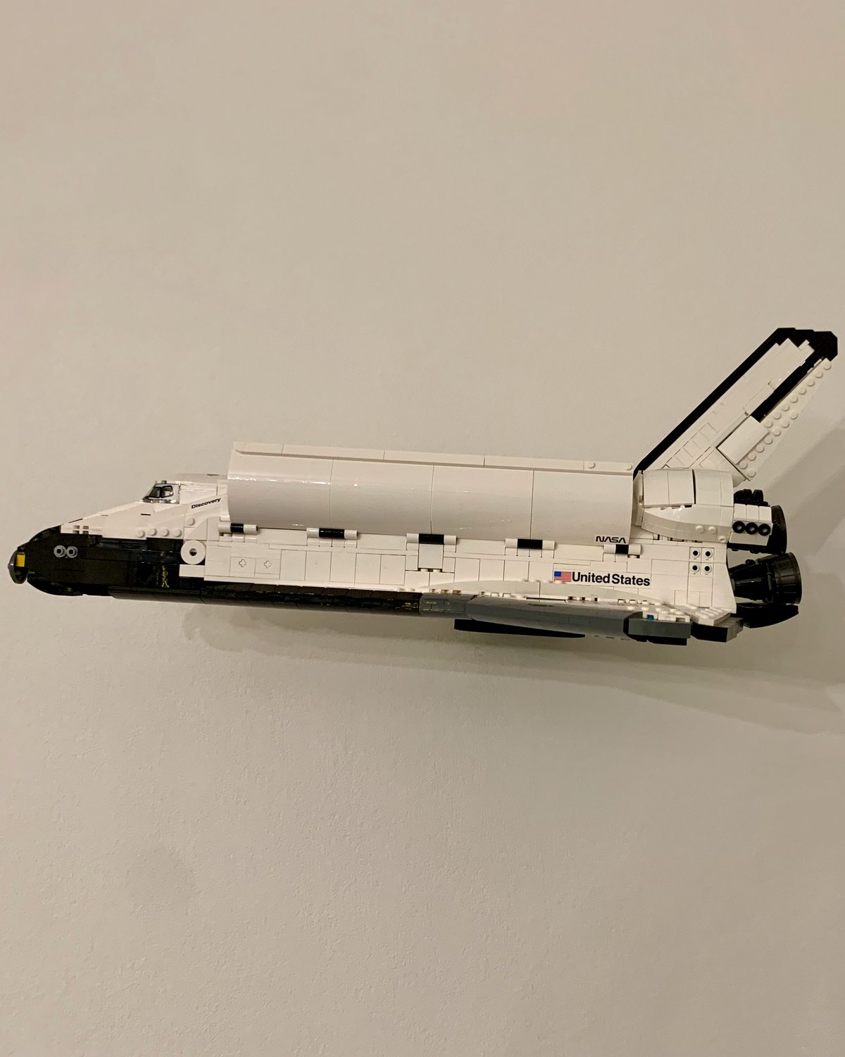 Väggfäste för LEGO rymdfärjan Discovery utan stöd