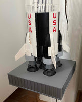 Vertikalt väggfäste för LEGO Saturn V i uppskjutningsrampstil
