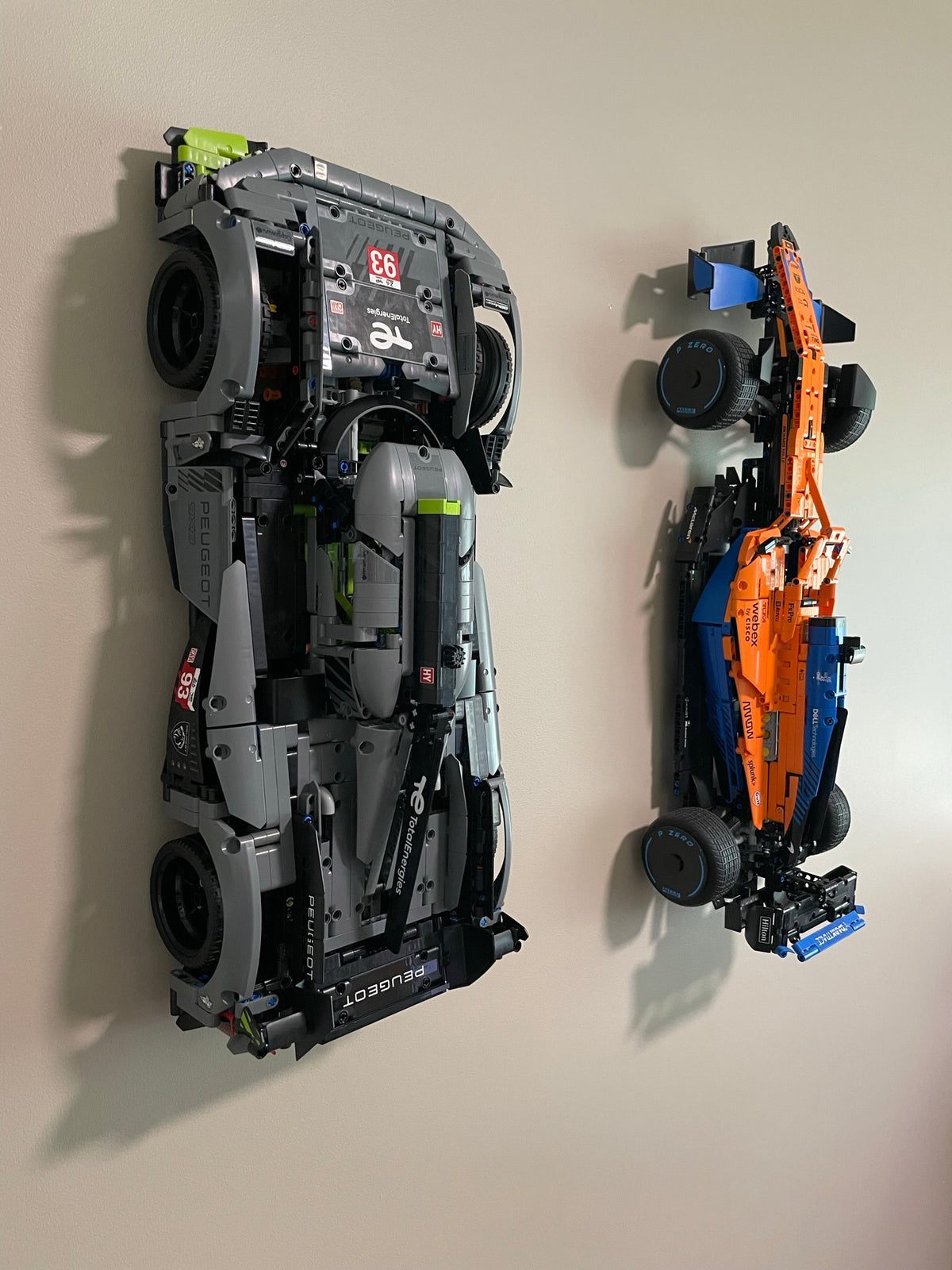 Vertikalt väggfäste för LEGO Peugeot 9X8 42156