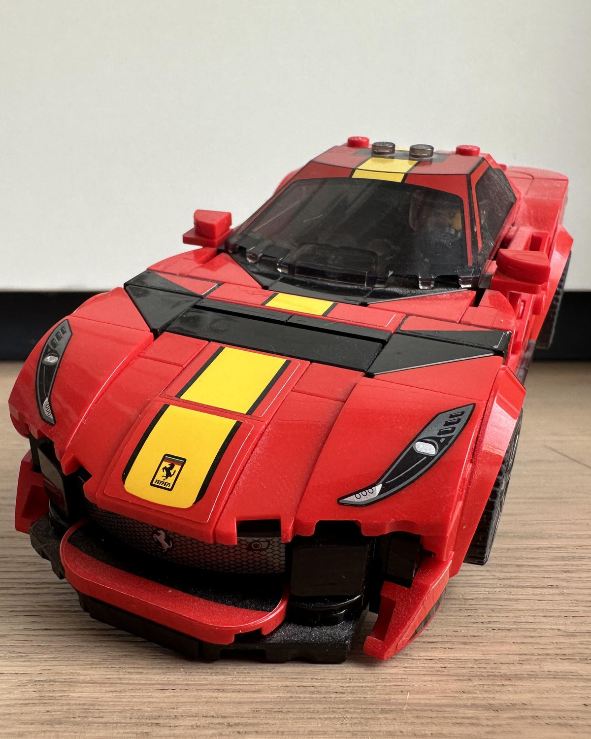 Minimalistiskt ställ för LEGO Speed Champions