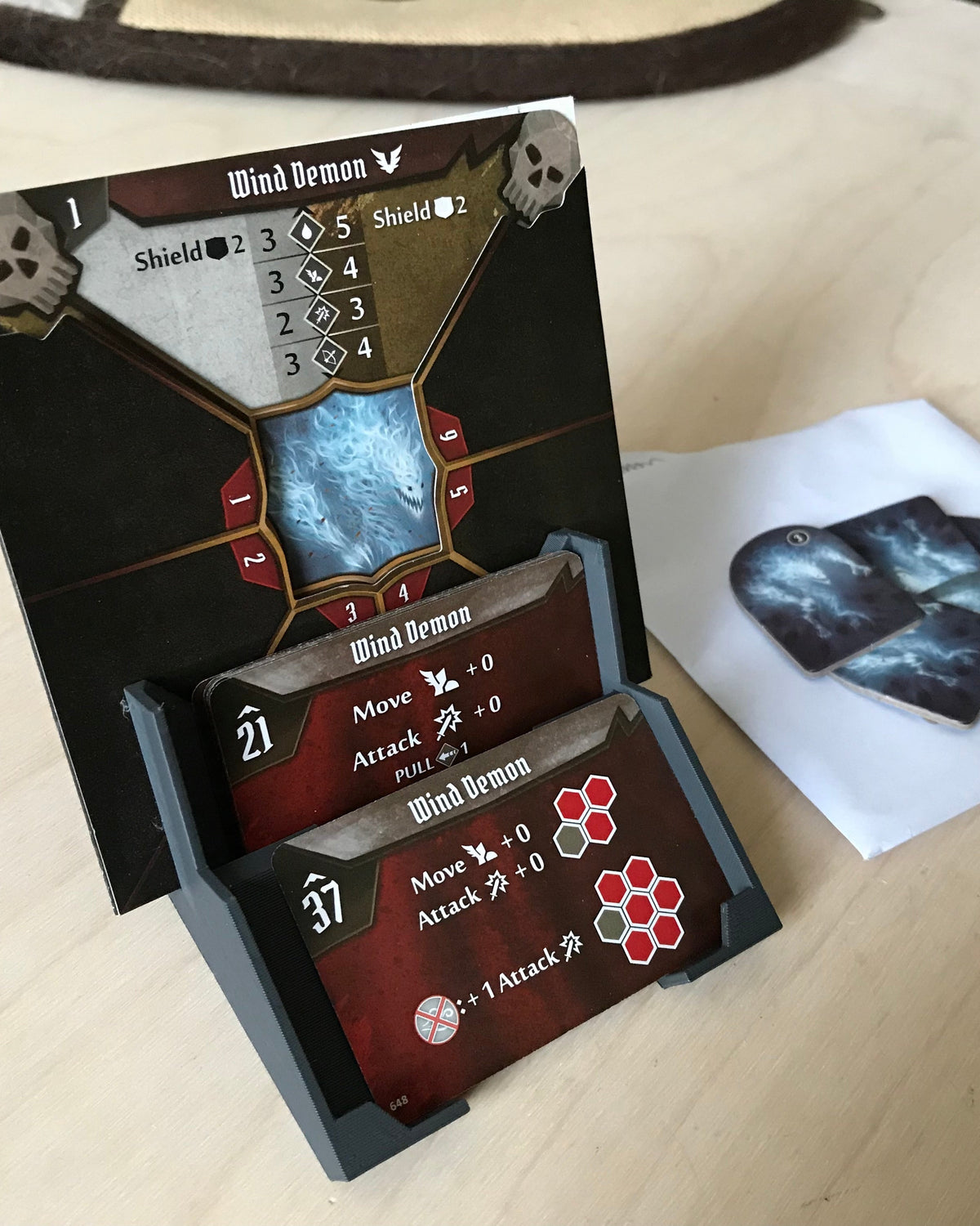 Hållare för Gloomhaven-monsterattackkort och statistikkort