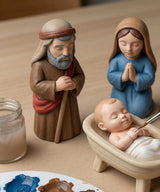 Julkrubba med Josef, Maria och Jesusbarnet
