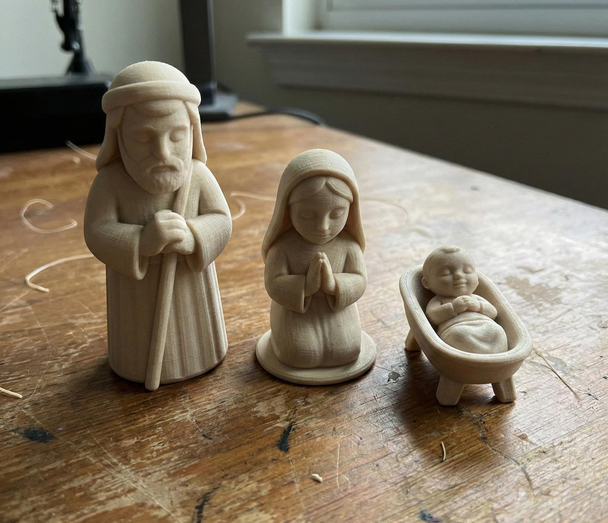 Julkrubba med Josef, Maria och Jesusbarnet