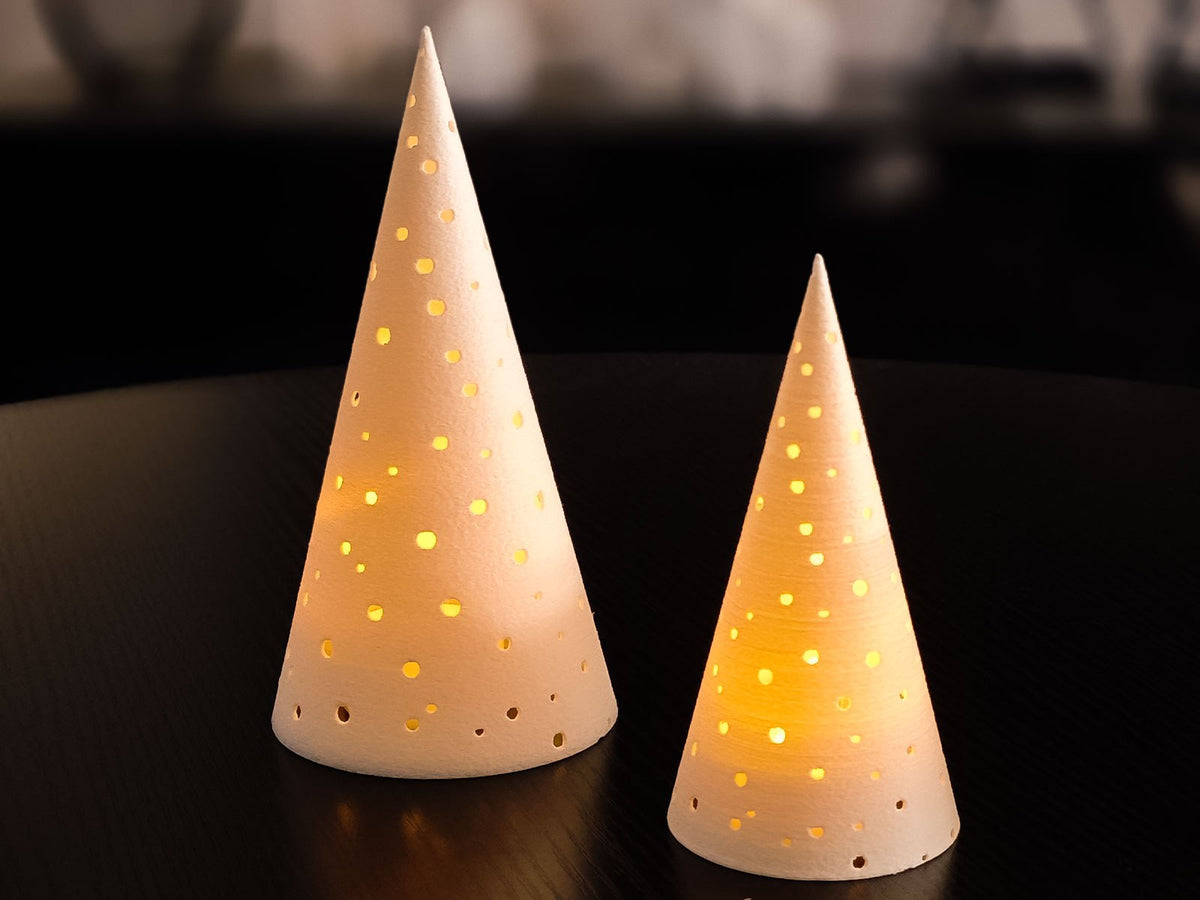 Julgran för LED-värmeljus med ljusöppningar
