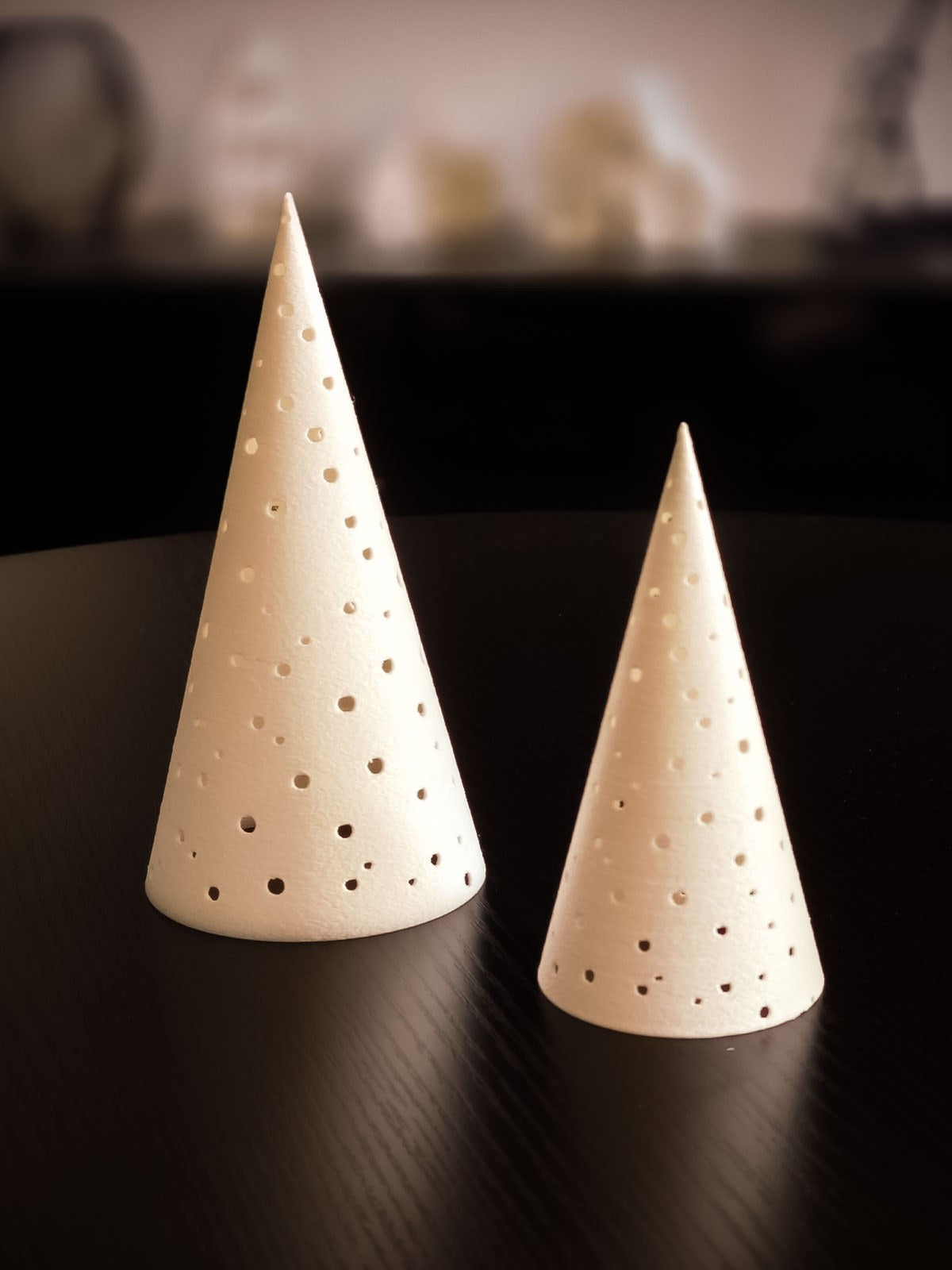 Julgran för LED-värmeljus med ljusöppningar