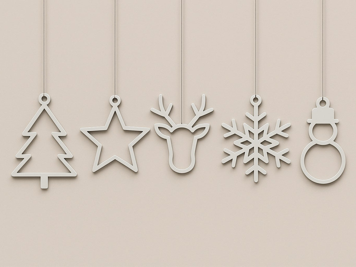 Set med 5 platta julprydnader: julgran, stjärna, ren, snöflinga och snögubbe