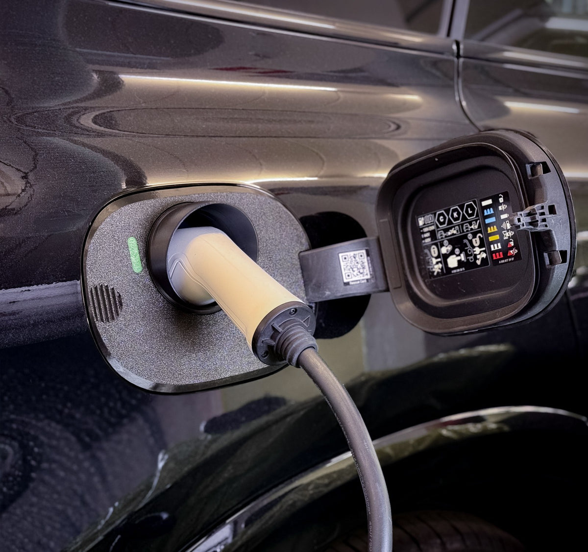Laddportsskydd för Mercedes-Benz EQS