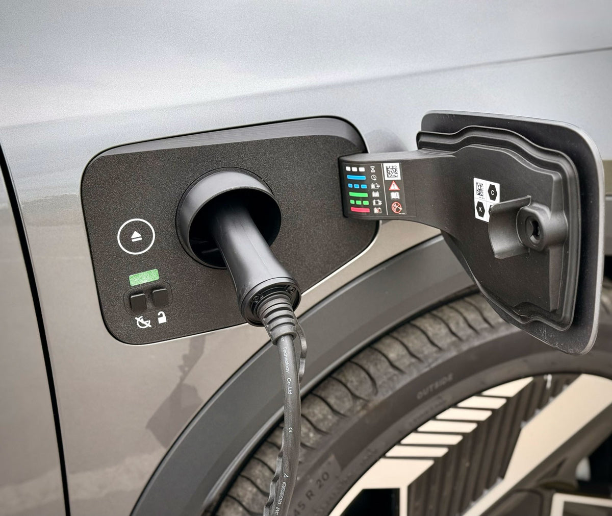 Laddportsskydd för Mitsubishi Eclipse Cross PHEV