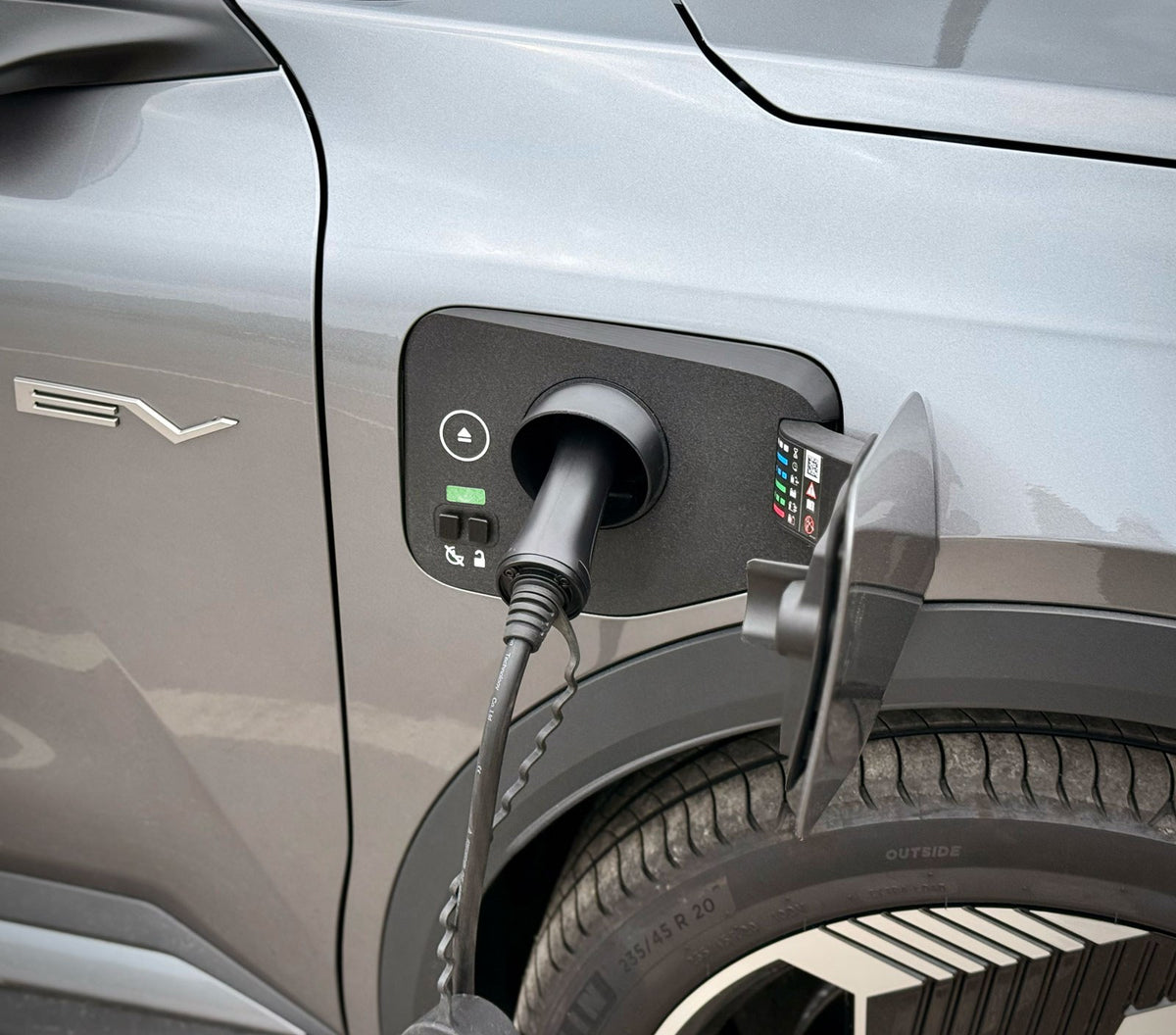 Laddportsskydd för Mitsubishi Eclipse Cross PHEV