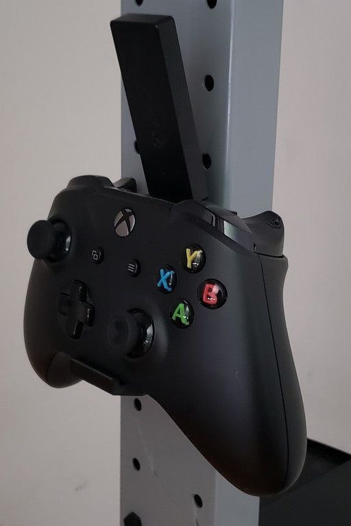 Väggfäste för Xbox One-handkontroll med plats för USB-mottagare