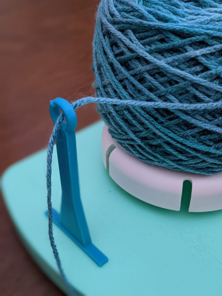 Yarn Valet-garnhållare med trådföring – förhindrar trassel