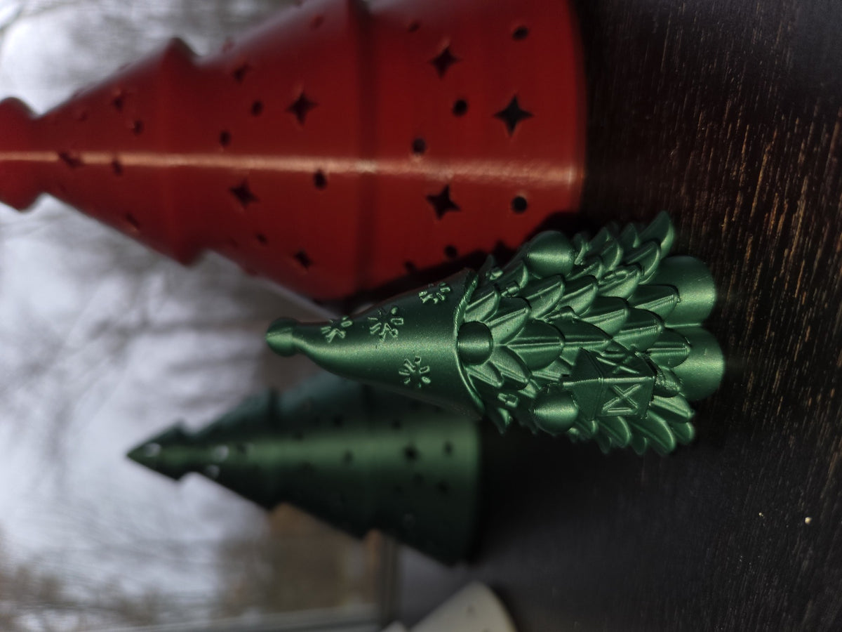 Söt tomtefigur formad som en julgran