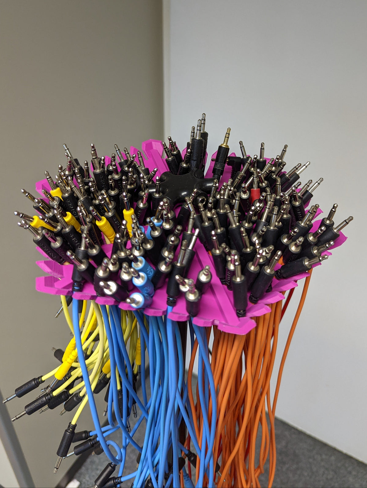 Eurorack-kabelhängare för mikrofonstativ