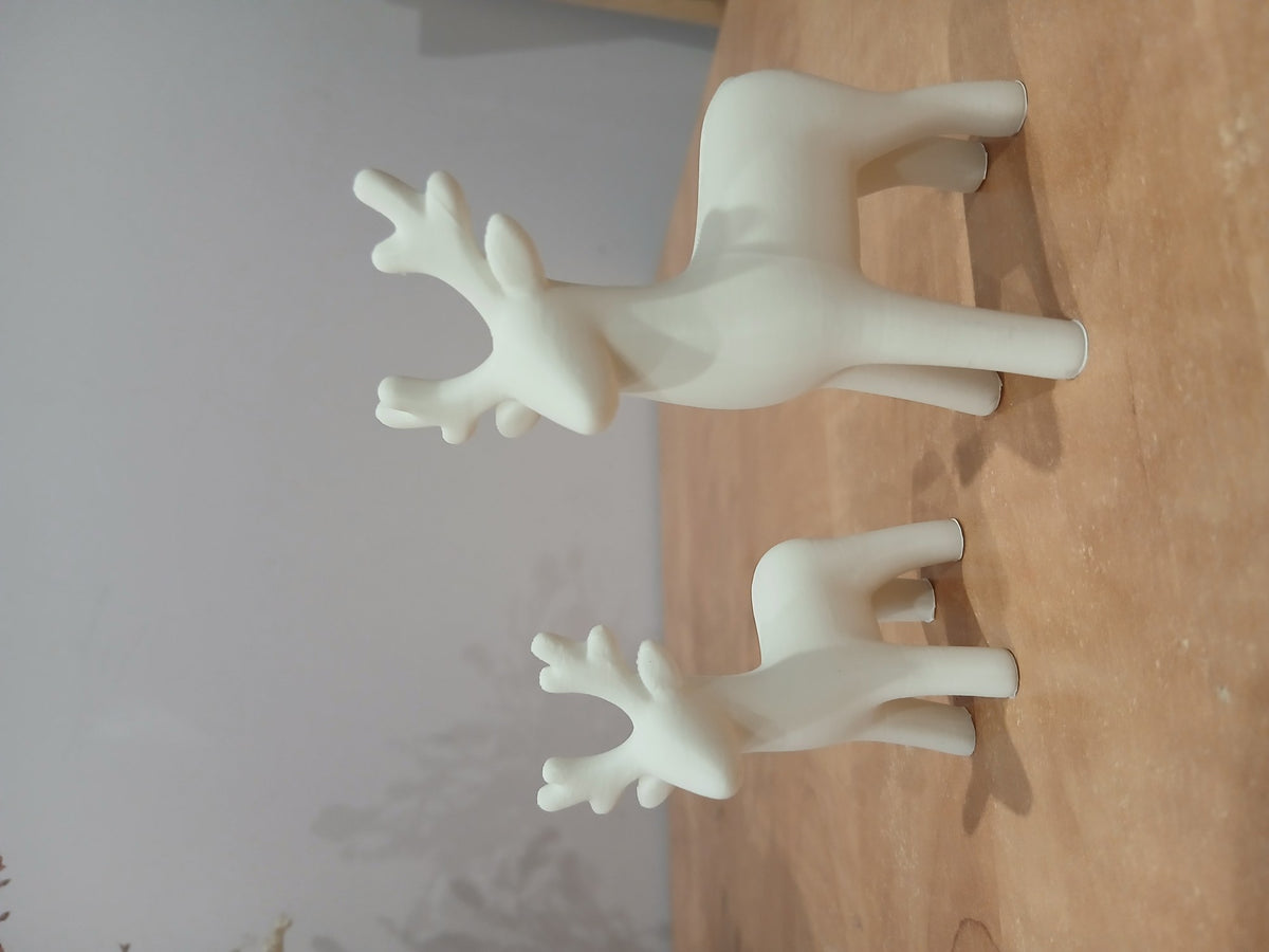 Minimalistisk renfigur i 2 storlekar