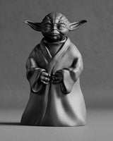 Närbild av en detaljerad Mästare Yoda-skulptur med böljande dräktveck och lugnt ansiktsuttryck