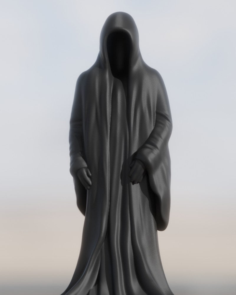 Närbild av en mörk lieman-skulptur med huvklädnad och djupa skuggiga veck